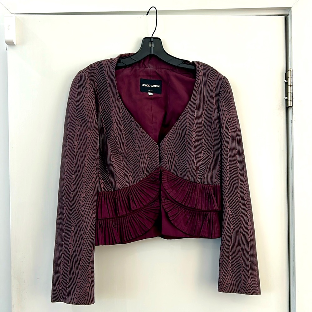 Giorgio Armani Blazer . Euro size 40. Eggplant